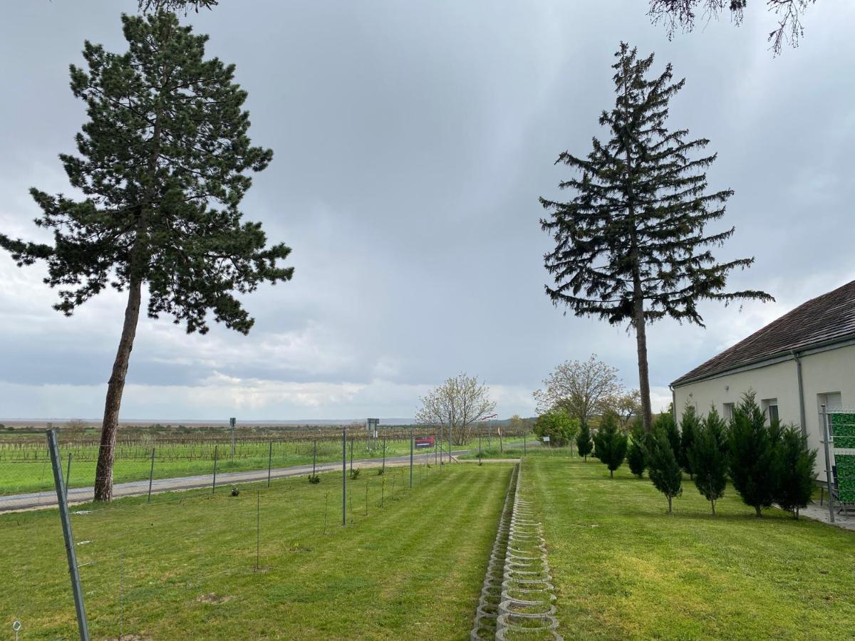 Harol Home & Bike Fertőrákos Bagian luar foto