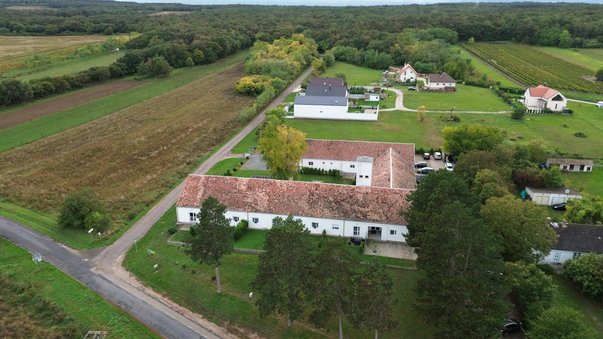 Harol Home & Bike Fertőrákos Bagian luar foto